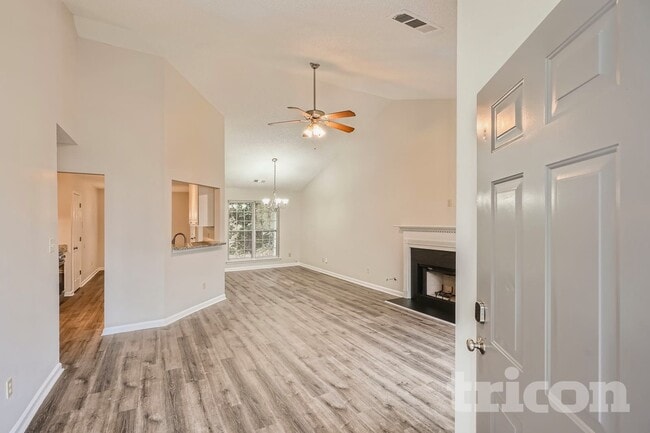 Building Photo - 4875 Larkspur Ln