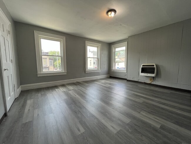 Foto del edificio - 662 Second Avenue Apt 2