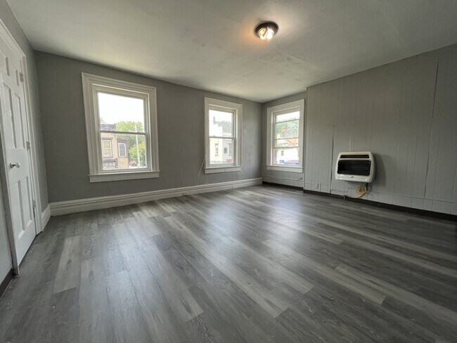 Building Photo - 662 Second Avenue Apt 2