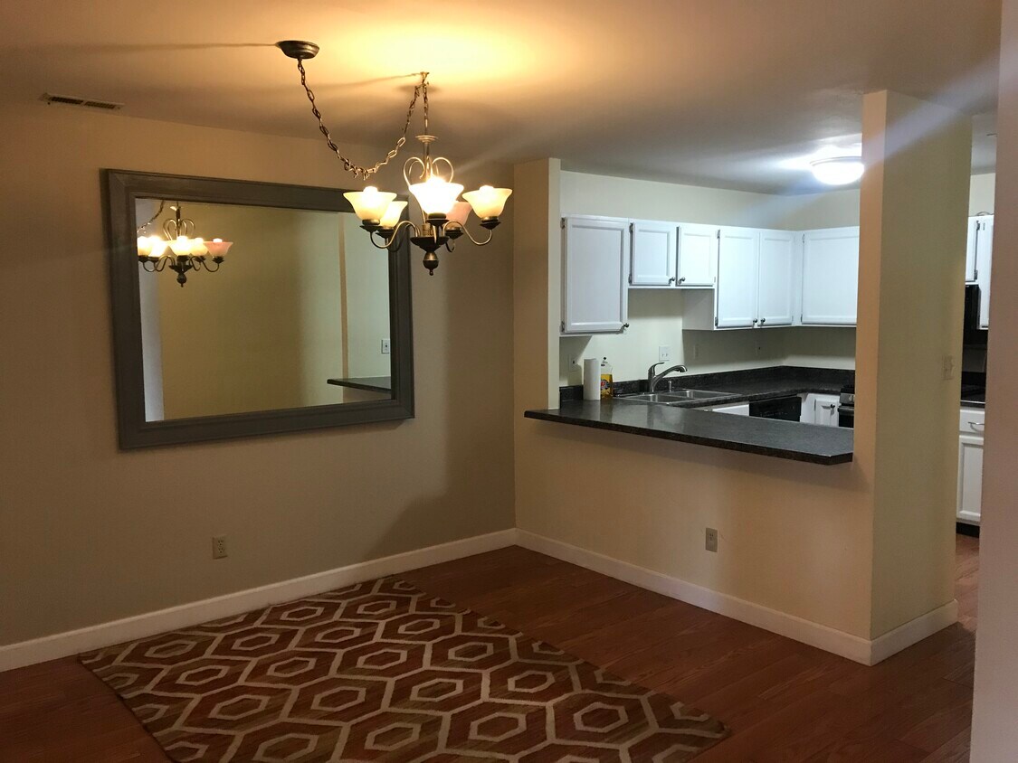 1348 Holgate Dr Unit F1, Ballwin, MO 63021 Condo for Rent in Ballwin