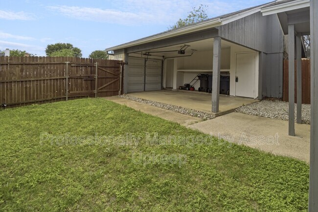 Foto del edificio - 3324 Green Ridge St