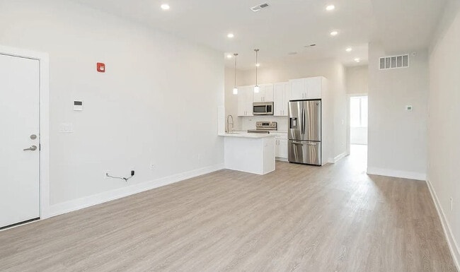 Building Photo - 2106 N Reese St
