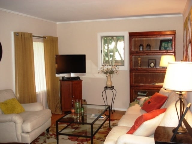 Building Photo - Charming Queen Anne Bungalow