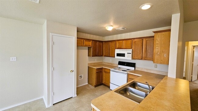 Building Photo - 715 Hallvale Dr