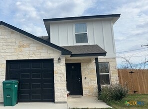 Building Photo - 806 White Meadow Ln