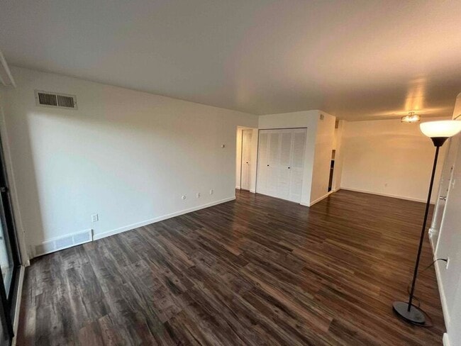 Building Photo - 2118 Pauline Blvd