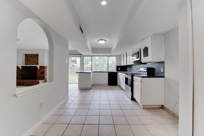Foto del edificio - 15702 Mendocino Dr