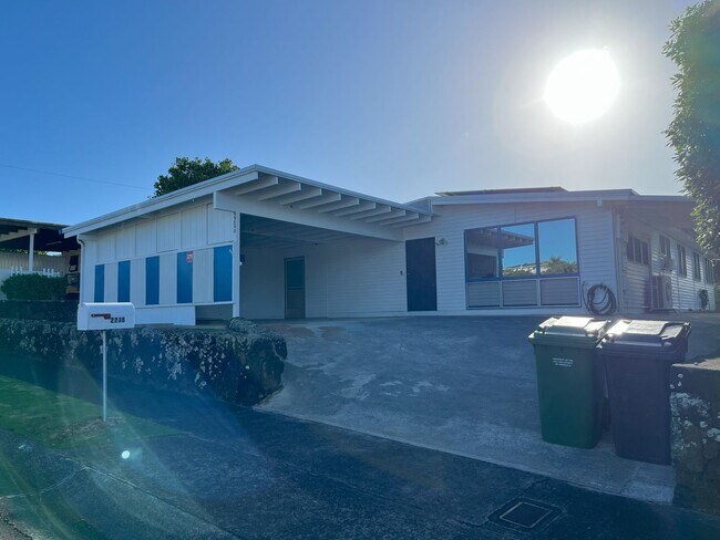 Building Photo - Pacific Palisades - Large Single Family Ho...