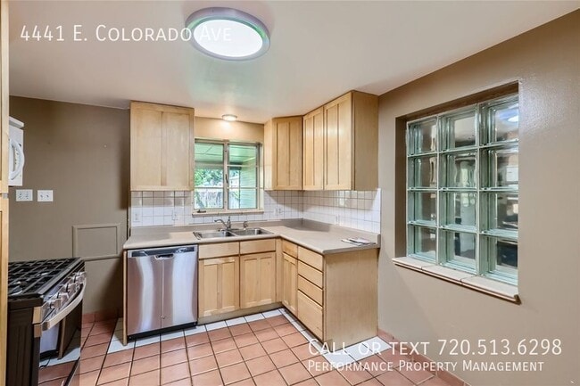 Foto del edificio - 4441 E Colorado Ave