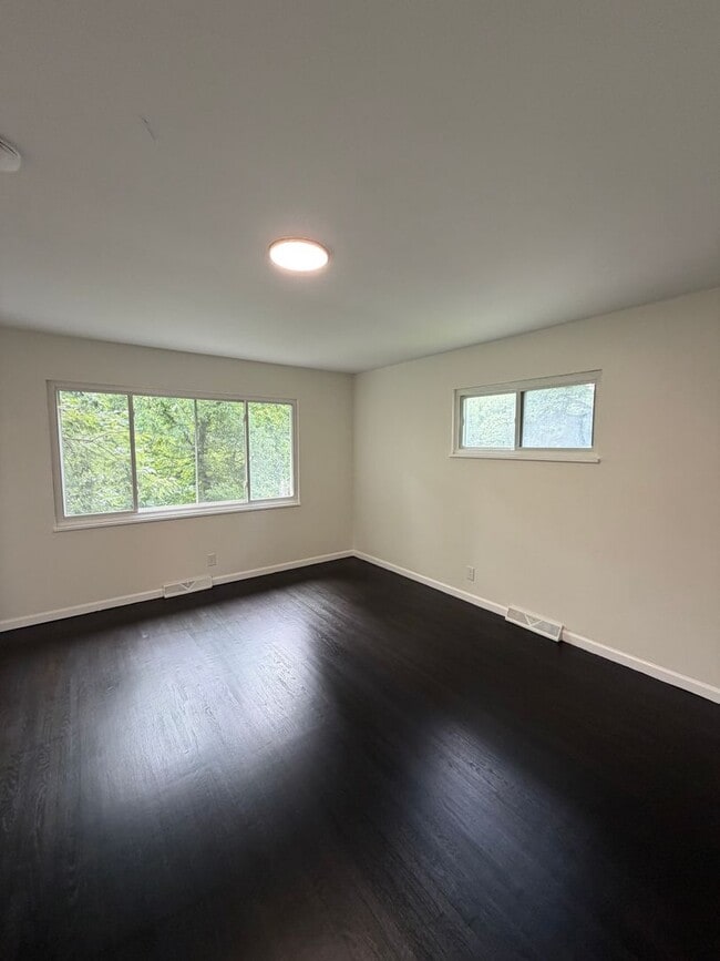 Building Photo - 2376 Westwood Dr