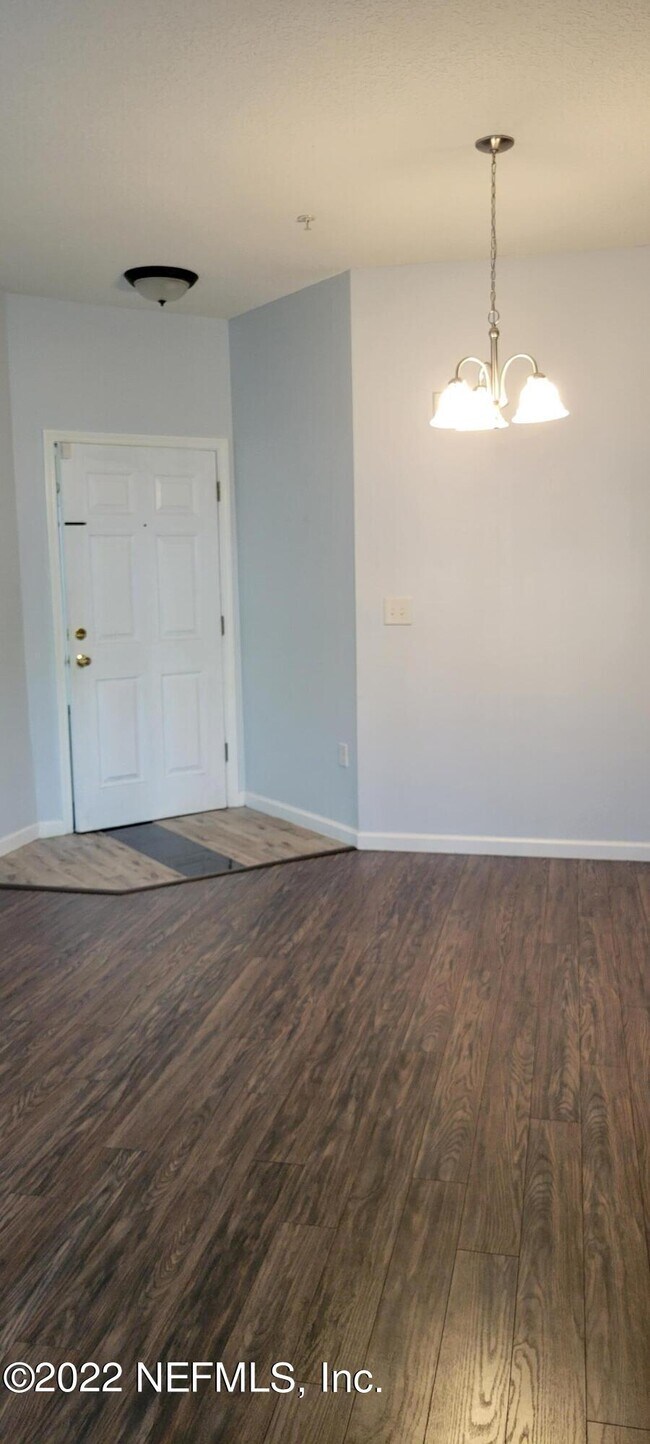 Building Photo - 8215 Green Parrot Rd