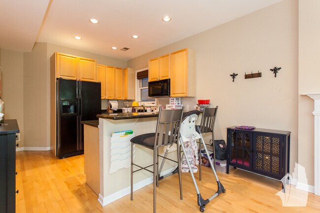 Foto del edificio - 912 W Barry Ave