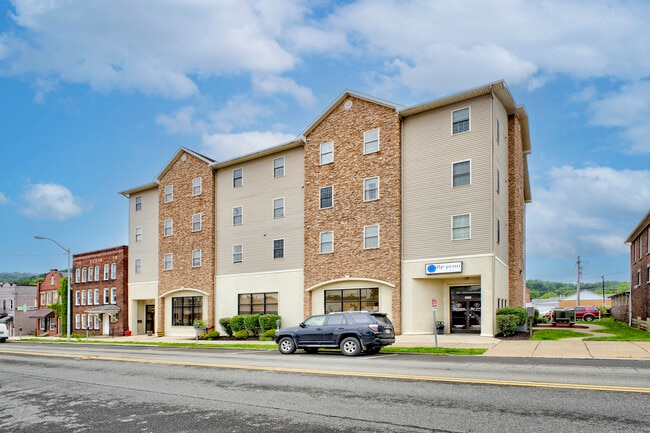 Building Photo - The Penn Quarters-Main Street