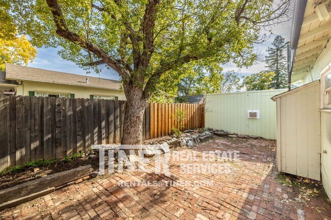 Building Photo - 429 Elefa St