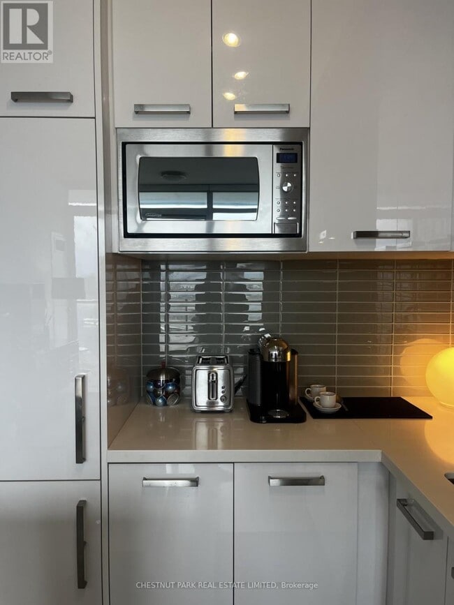 Photo du bâtiment - 120 Bayview Ave