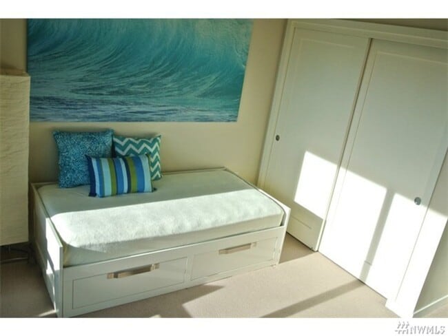 Building Photo - 2Bd/2Ba Bellevue Condo