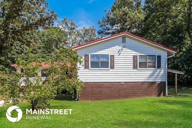 Building Photo - 11028 Woodland Dr