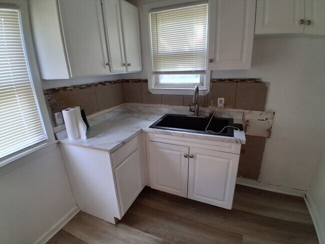 Foto del edificio - Fully Updated 3 Bedroom - 1 bathroom home - $1,350