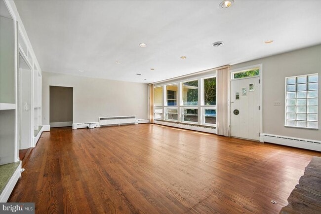 Building Photo - 8106 W Boulevard Dr