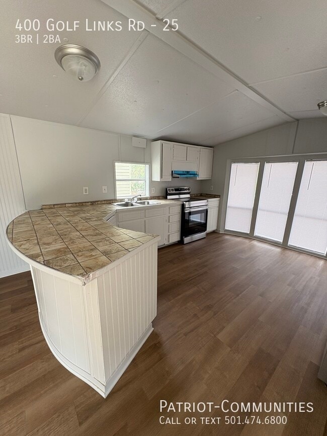 Building Photo - 400 Golf Links Rd