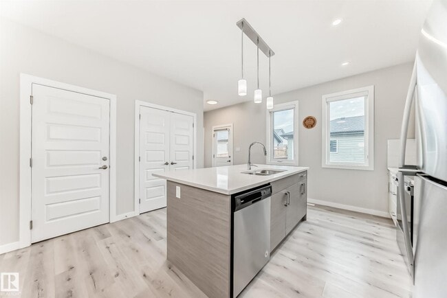 Building Photo - 6536 Chappelle Vis S W