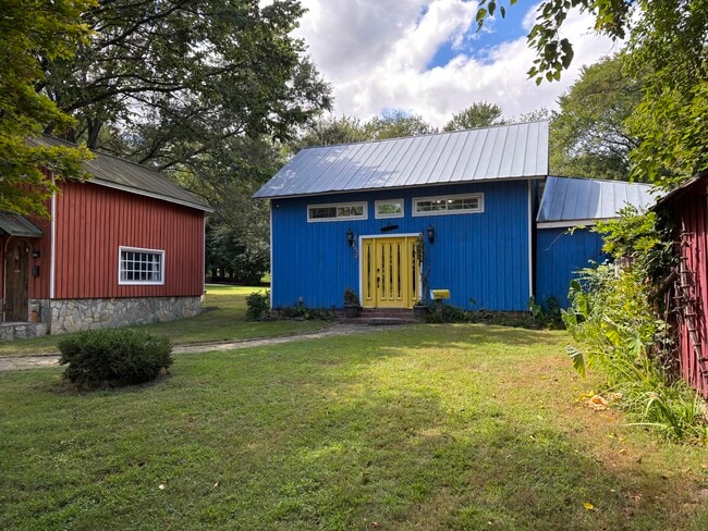 Building Photo - 4045 Caribon St