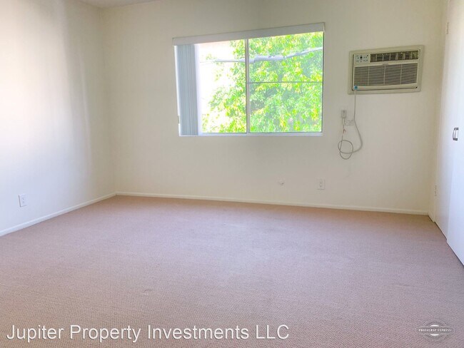 Building Photo - 5222-5228 Hermitage Ave