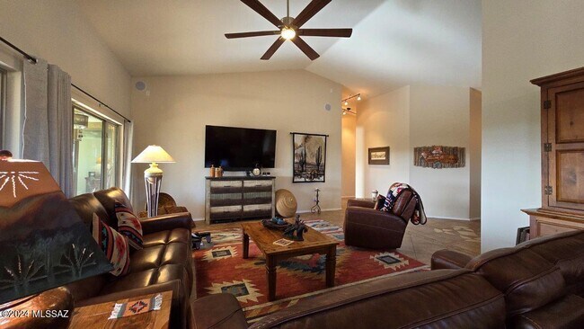 Building Photo - 37796 S Golf Course Dr