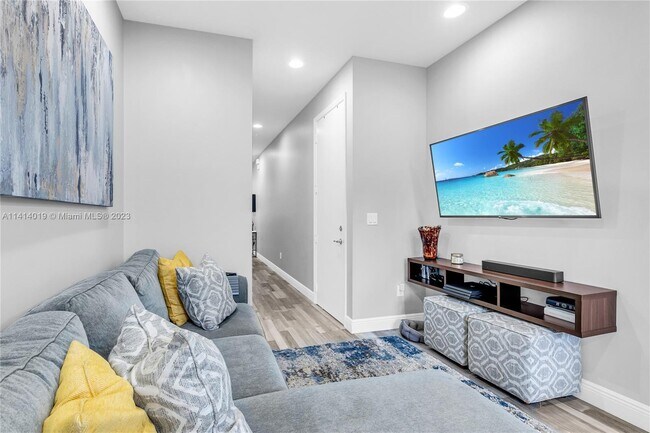 Foto del edificio - 6943 Long Pine Cir