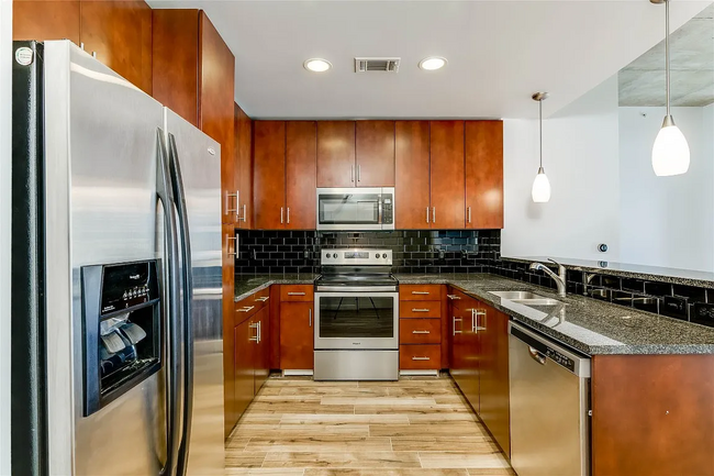 Building Photo - 360 Nueces St