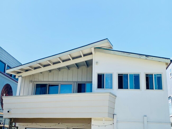 Building Photo - BA8
