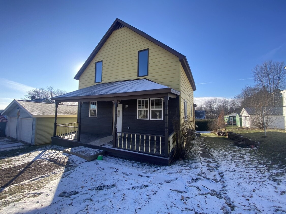 217 W Nebraska Ave E, Gilbert, MN 55741 House Rental in Gilbert, MN