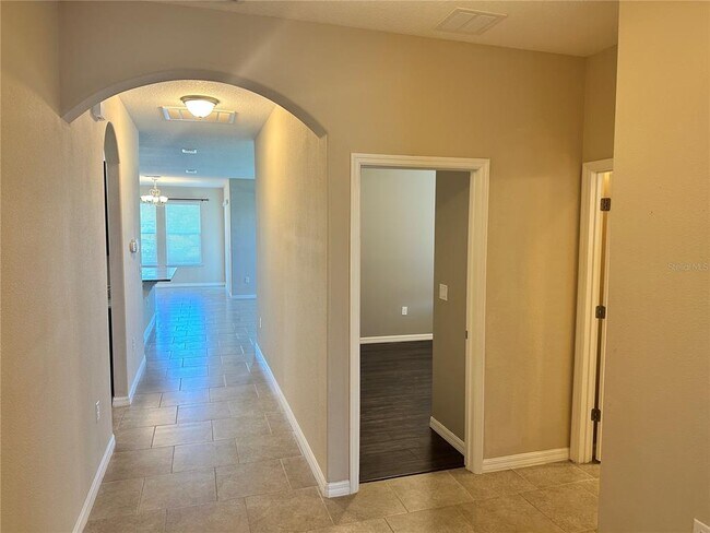 Foto del edificio - 5332 Oak Breeze Ave
