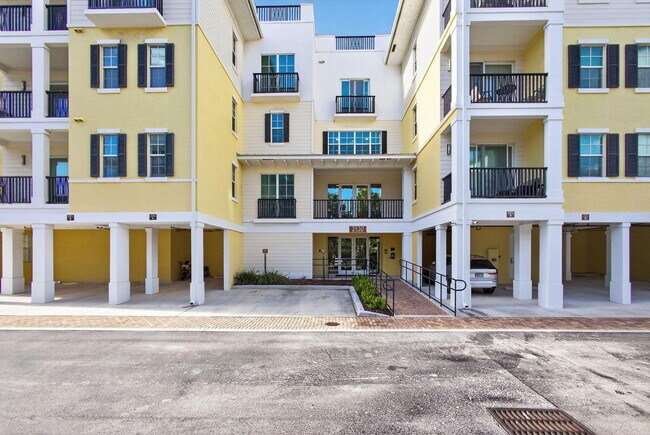 Building Photo - 225 S Latitude Cir