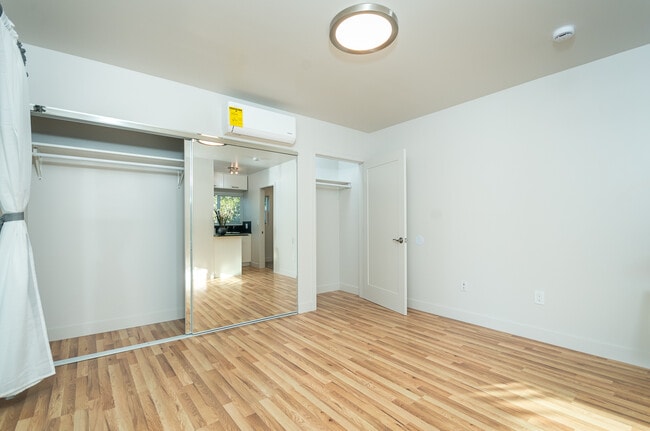 Foto del edificio - 3251 Vickers Dr