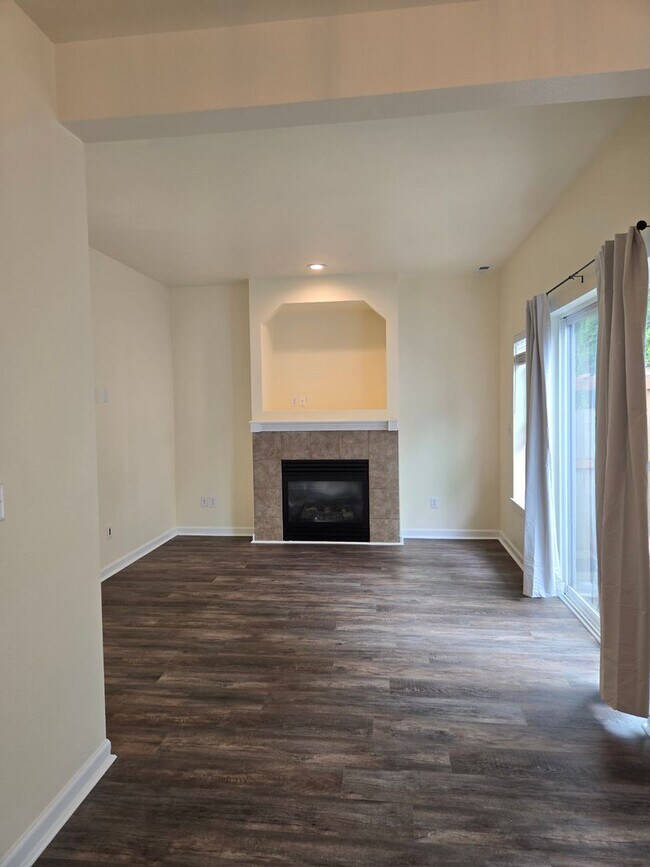 Foto del edificio - Lakeland Hills 3 bedroom home
