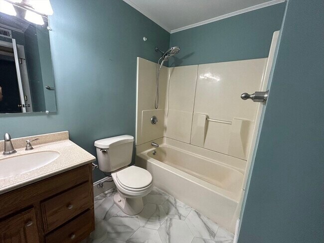 Foto del edificio - 16 Shadowbrook Ln