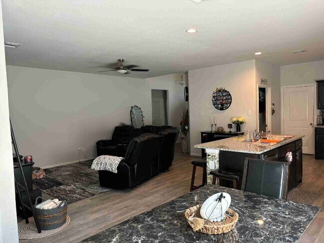 Foto del edificio - 9700 Snowbell Ln