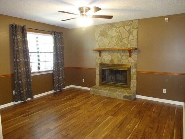 Building Photo - 2049 Mims Rd