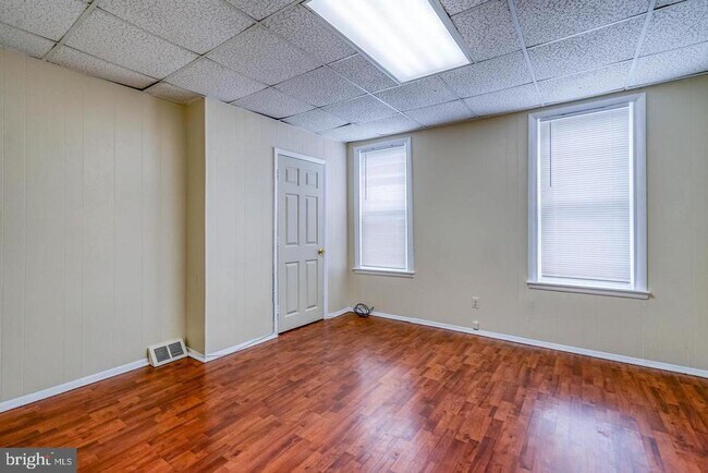Building Photo - 725 Daly St
