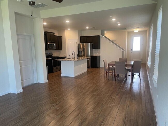 Building Photo - 8302 Cottage Rose Dr