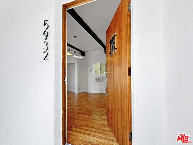 Foto del edificio - 5932 Willoughby Ave