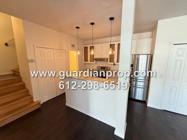 Building Photo - Woodbury Townhouse Available Now, Updated ...