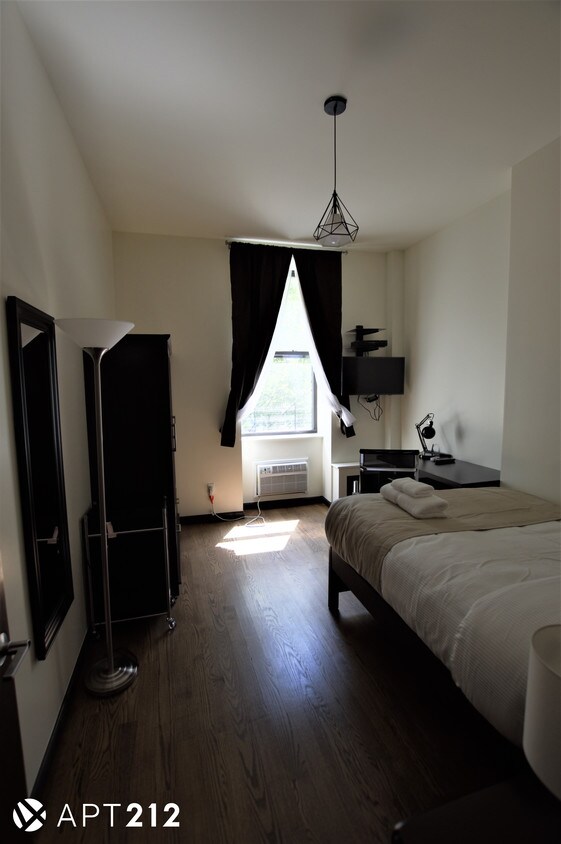 Foto principal - 35 E 7th St