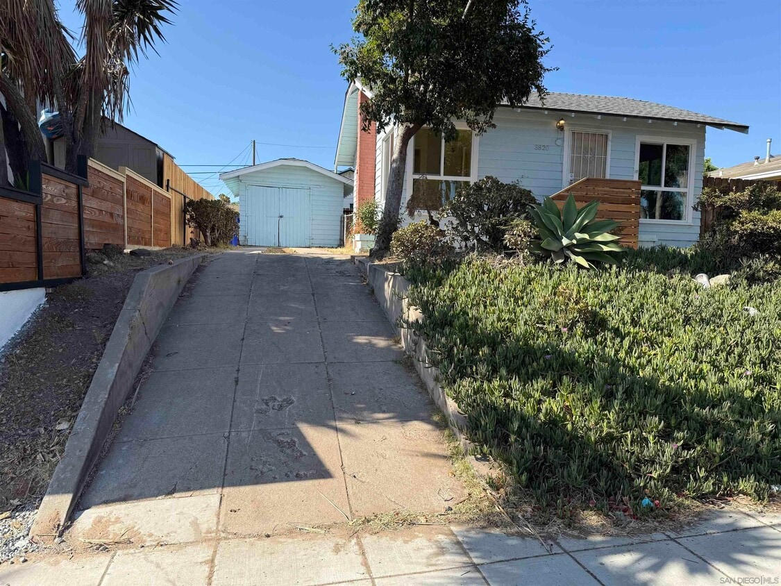 Primary Photo - 3820 Delta St