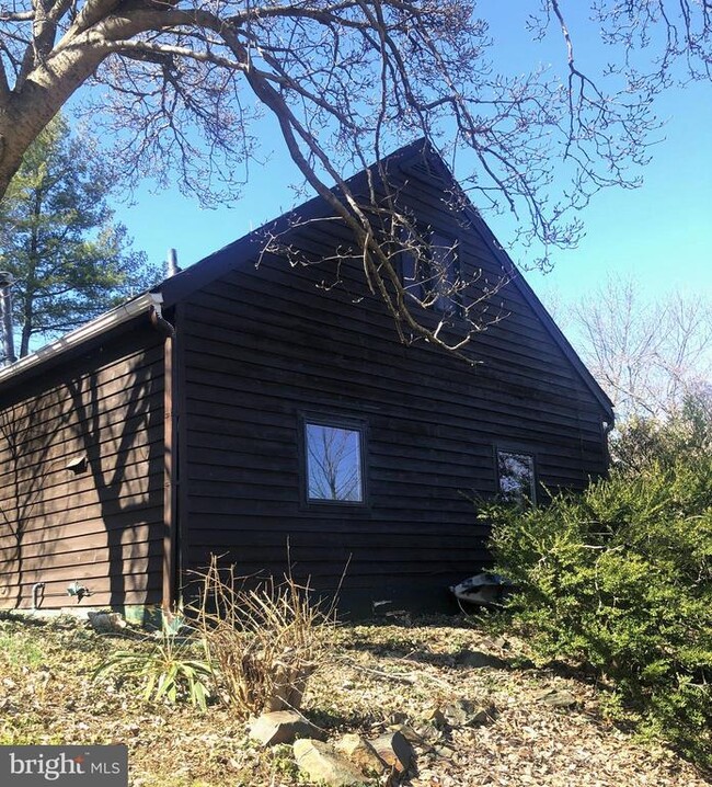 Building Photo - 8376 Meadows Rd