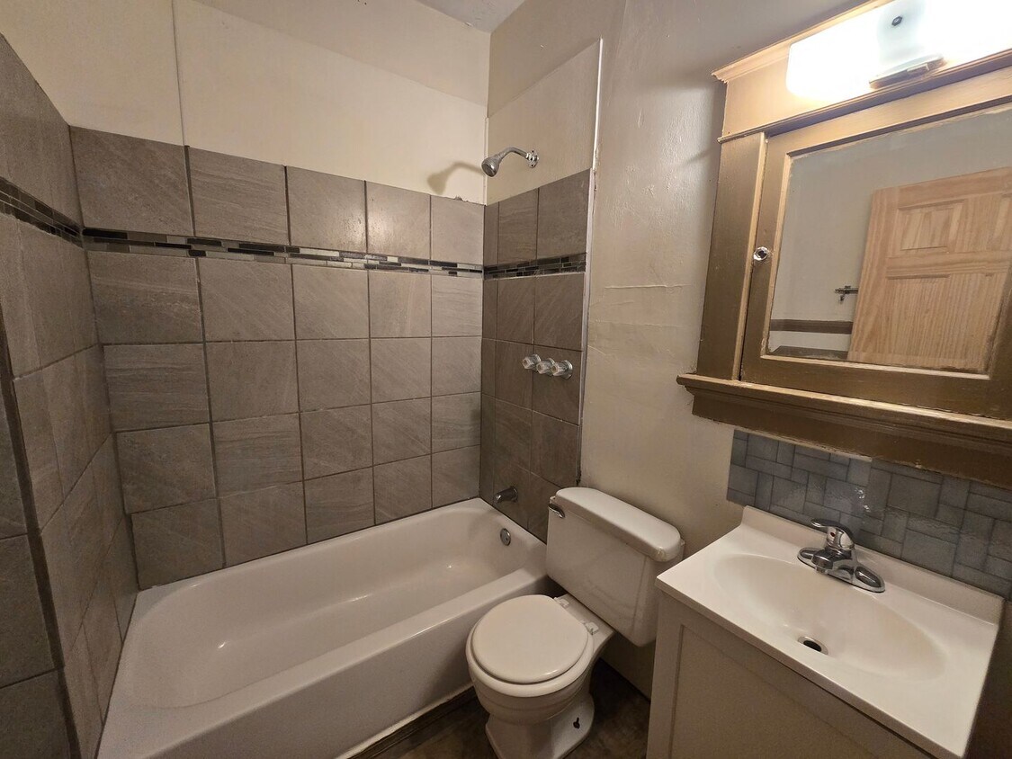 Foto principal - 2245-7 S. Muskego Ave