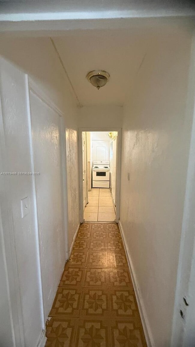 Foto del edificio - 725 Opa-locka Blvd