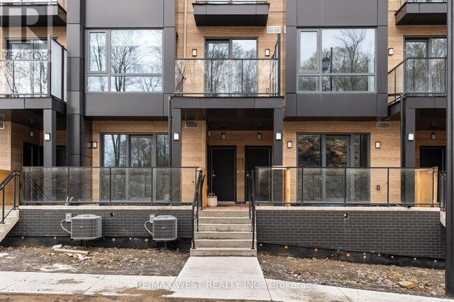 Building Photo - 119 Town Line Rd E