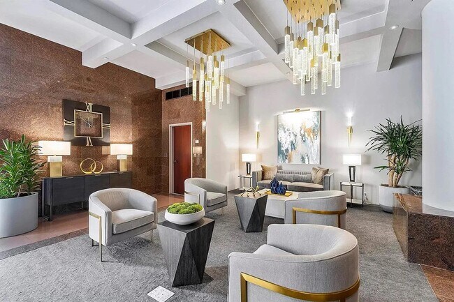 Foto del edificio - 200 W Harbor Dr